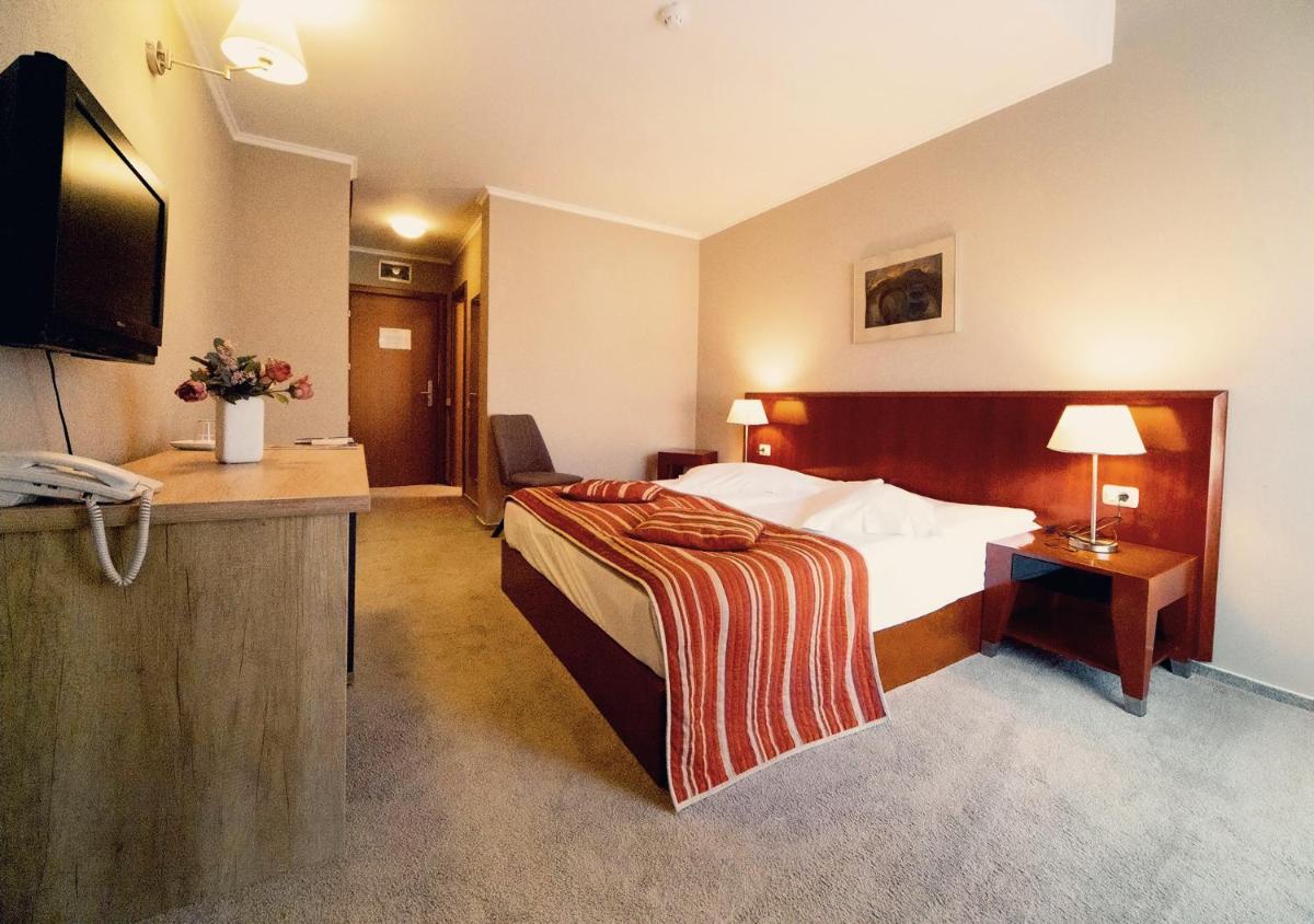 Hotel Atrium - Housity