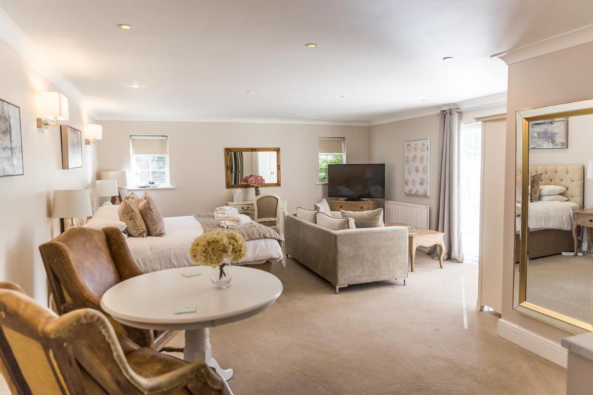 Cricket Field House - Housity