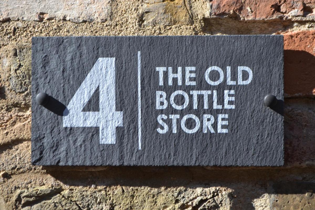 The Old Bottle Store - 2 Double Bedrooms, 2 Bathrooms, St Ives, Cambridgeshire - Housity