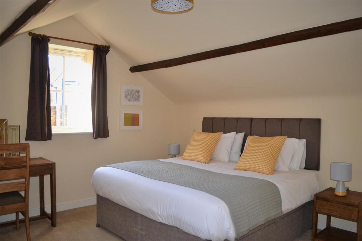 The Old Bottle Store - 2 Double Bedrooms, 2 Bathrooms, St Ives, Cambridgeshire - Housity