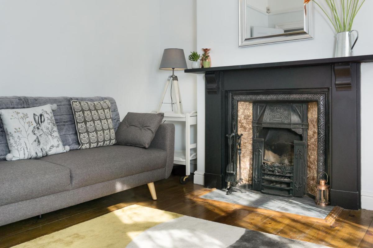 House for Families or Groups near Cardiff City Centre - Housity