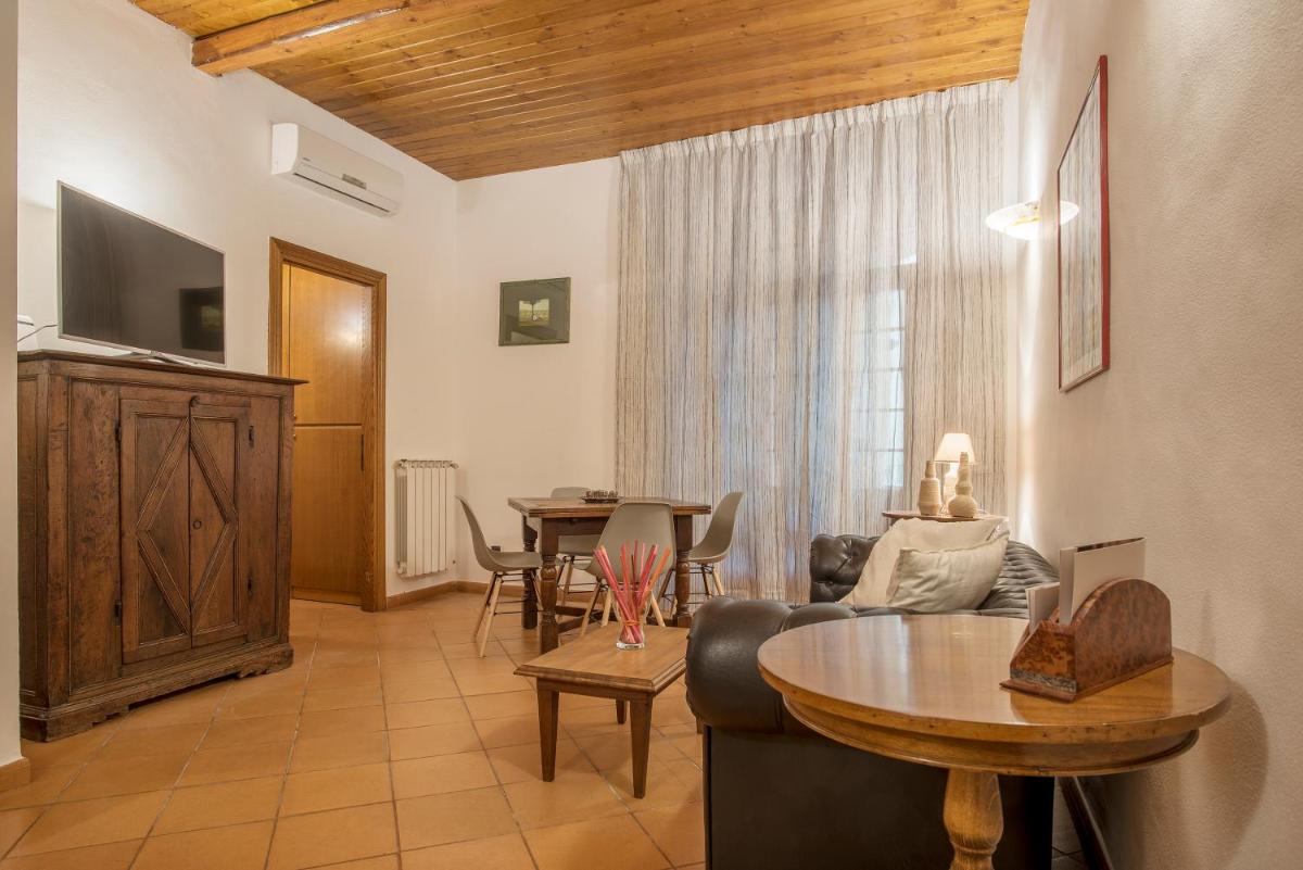 Suitetrails - Villa Borghese Roomy Flat