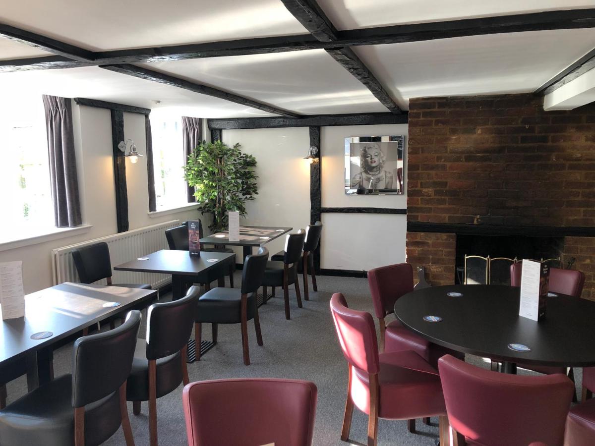 Old Hunters Lodge Whipsnade Limited - Housity