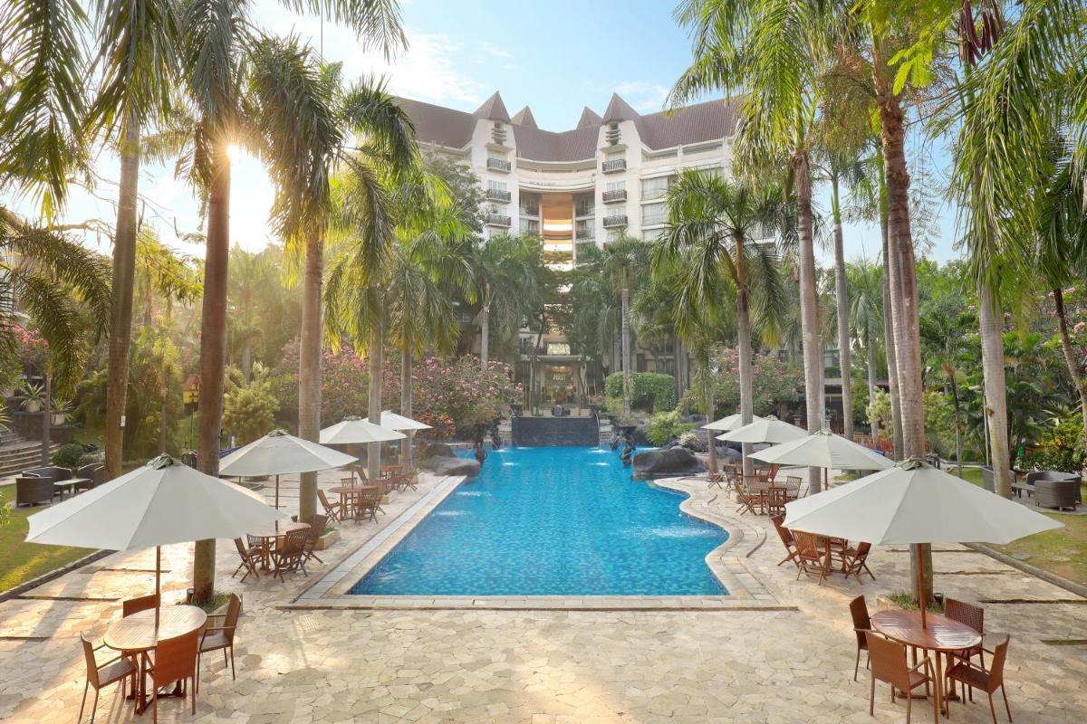 Grand Tropic Suites Hotel Surabaya - Housity