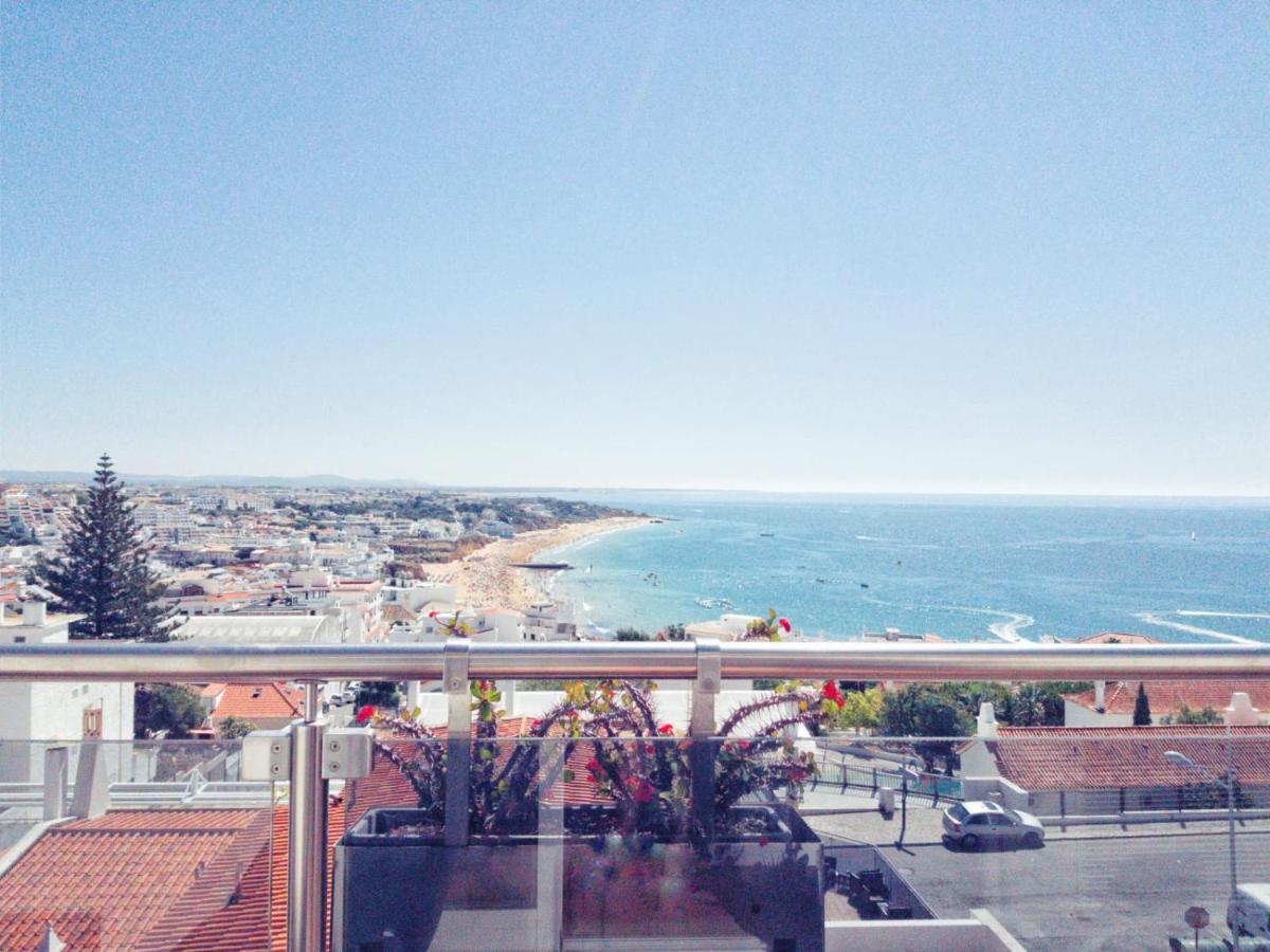 Uma vista do mar geral ou uma vista do mar a partir do hotel