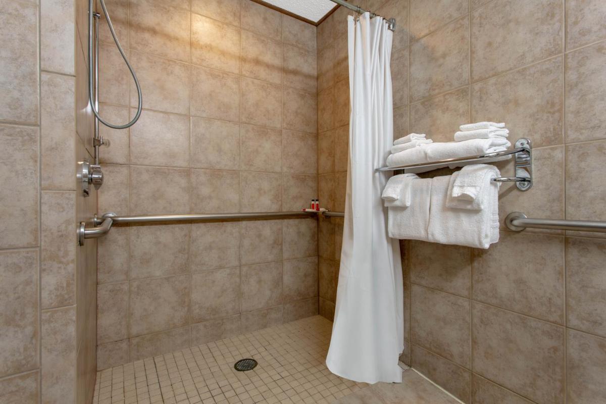 Microtel Inn & Suites by Wyndham Lillington/Campbell University - Housity