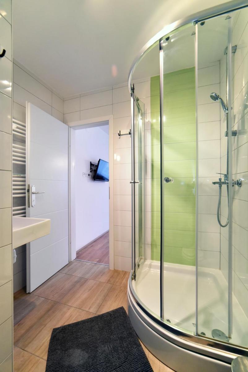 Vla Vla Apartments with parking - Housity