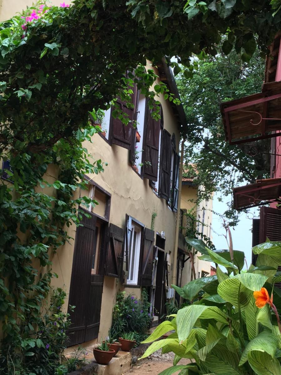 Chez Coumbis - Housity