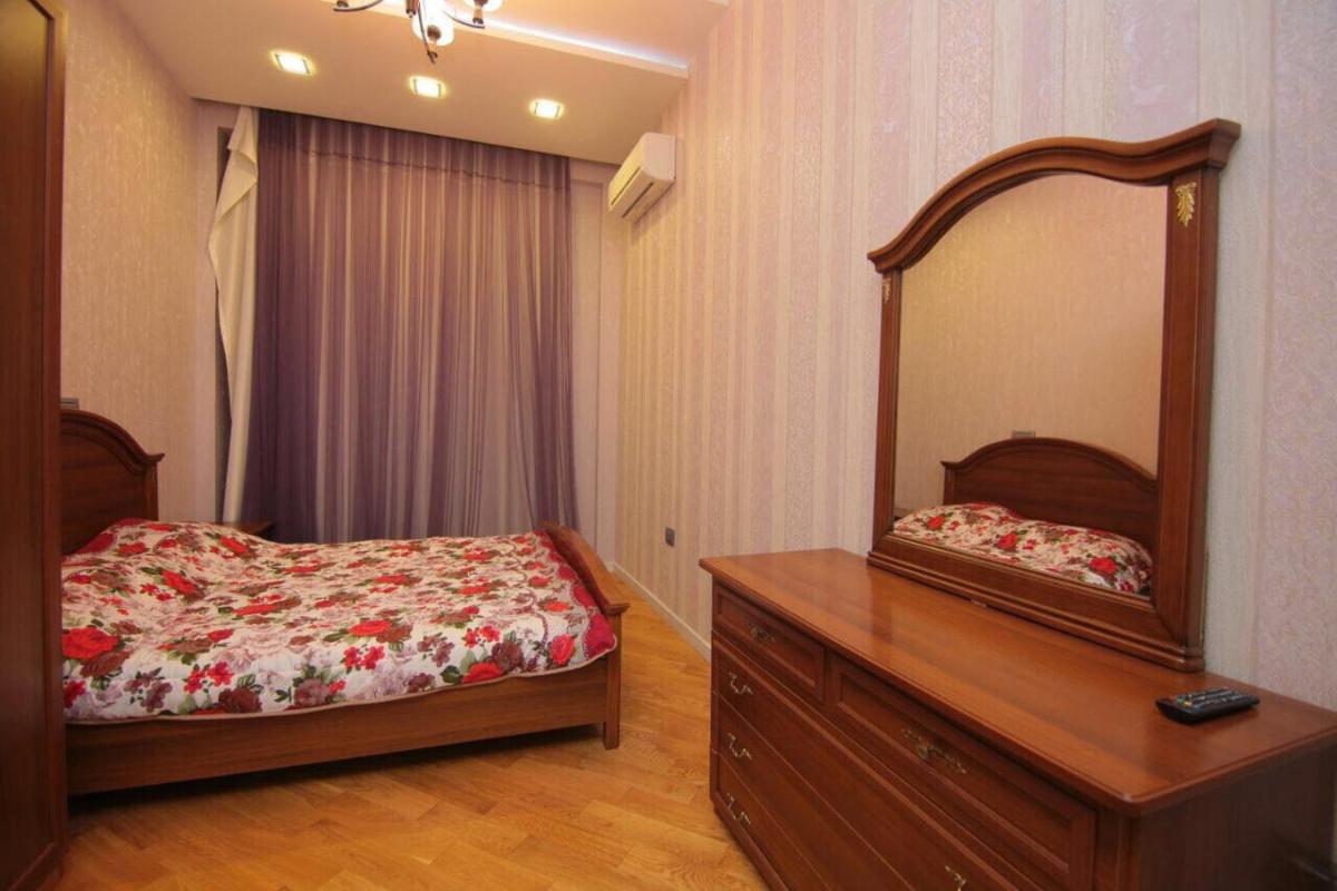 CENTR BAKU. 4 Bedrooms. - Housity