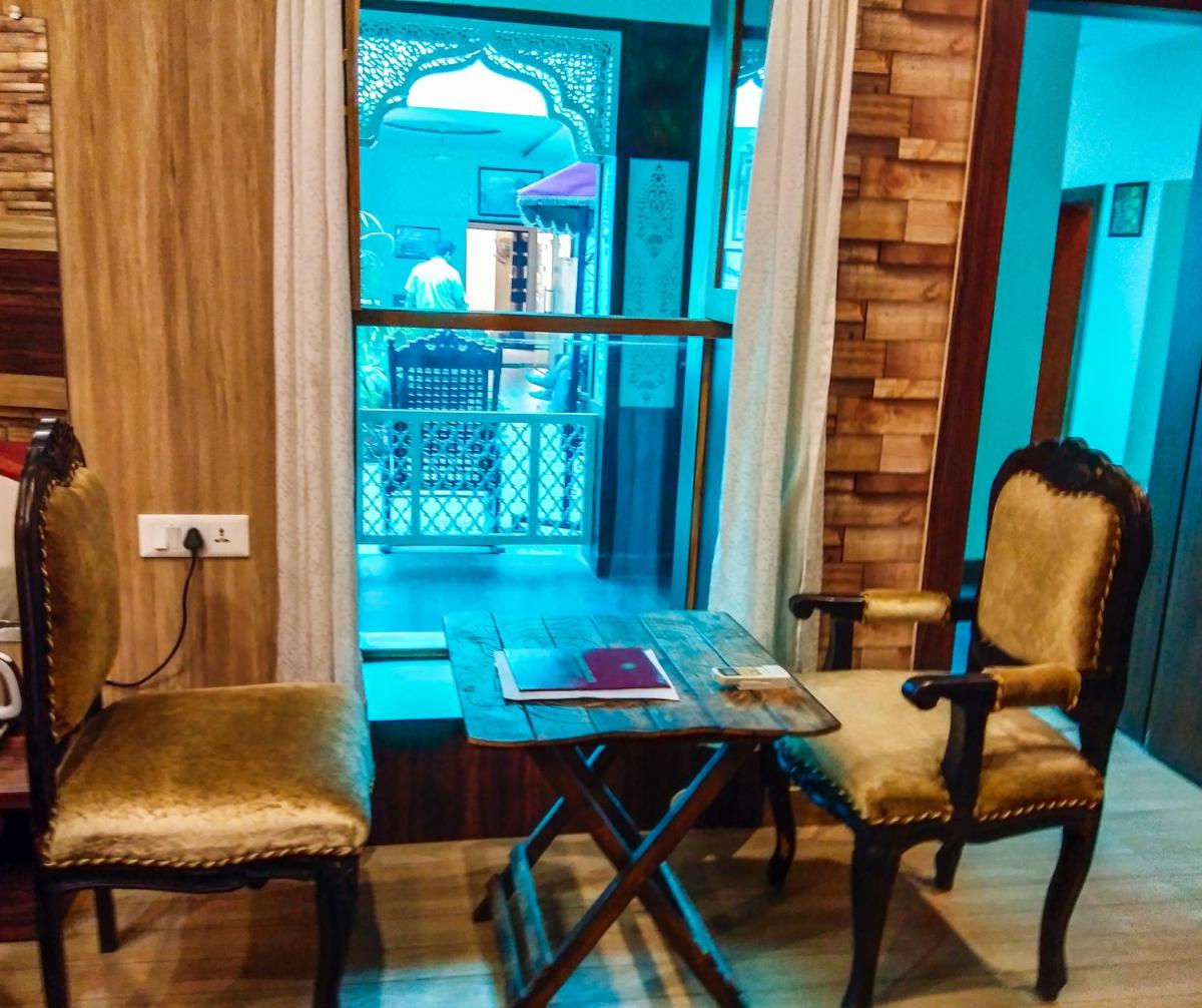 Dwivedi Hotels Sri Omkar Palace - Housity