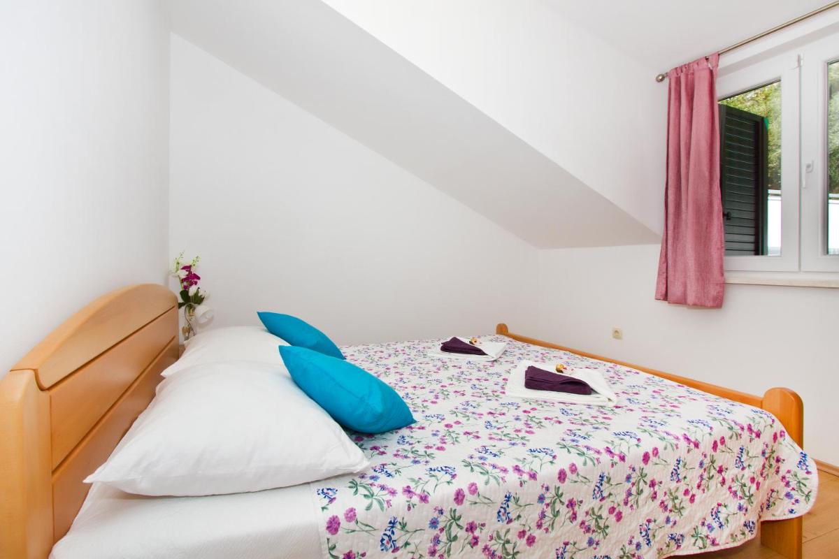 Villa Omis Michy - family house for big and small groups - Housity