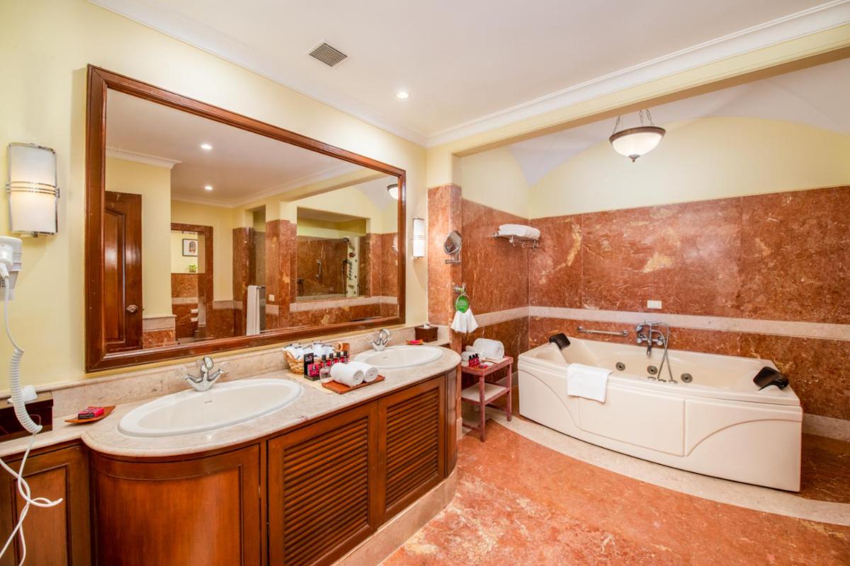 The LaLiT Golf & Spa Resort Goa - Housity