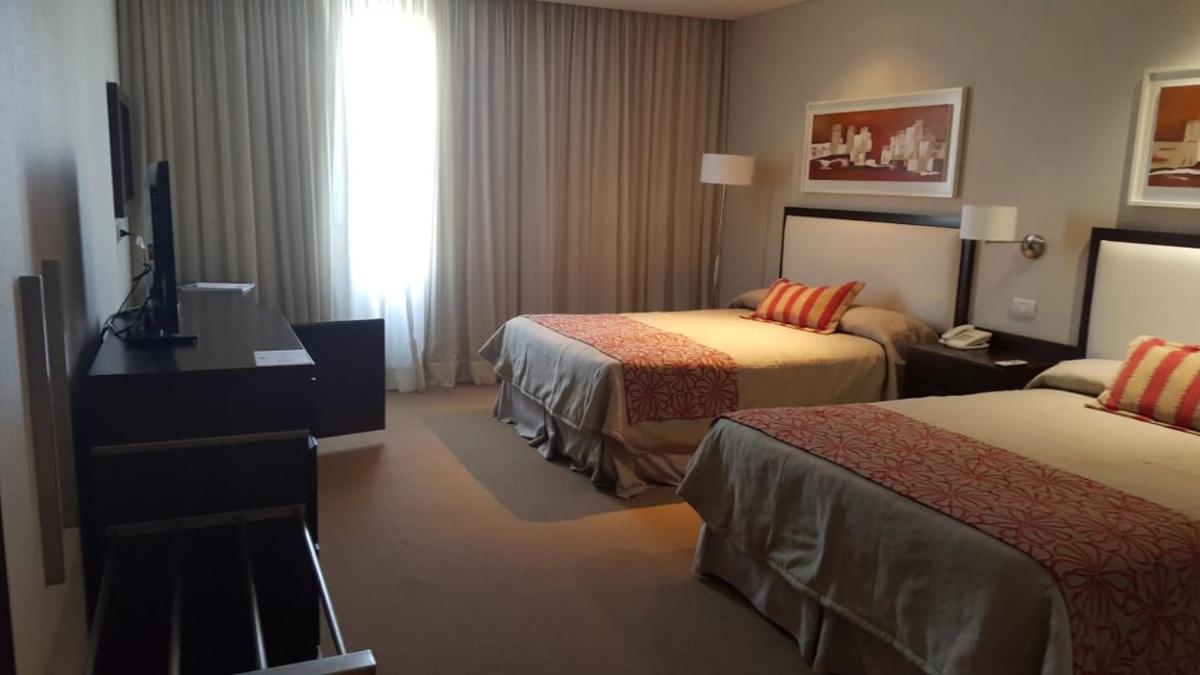 Howard Johnson Hotel Piedras Moras - Housity