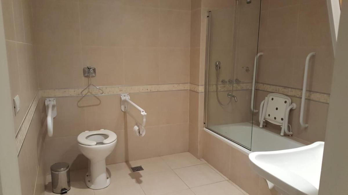 Howard Johnson Hotel Piedras Moras - Housity
