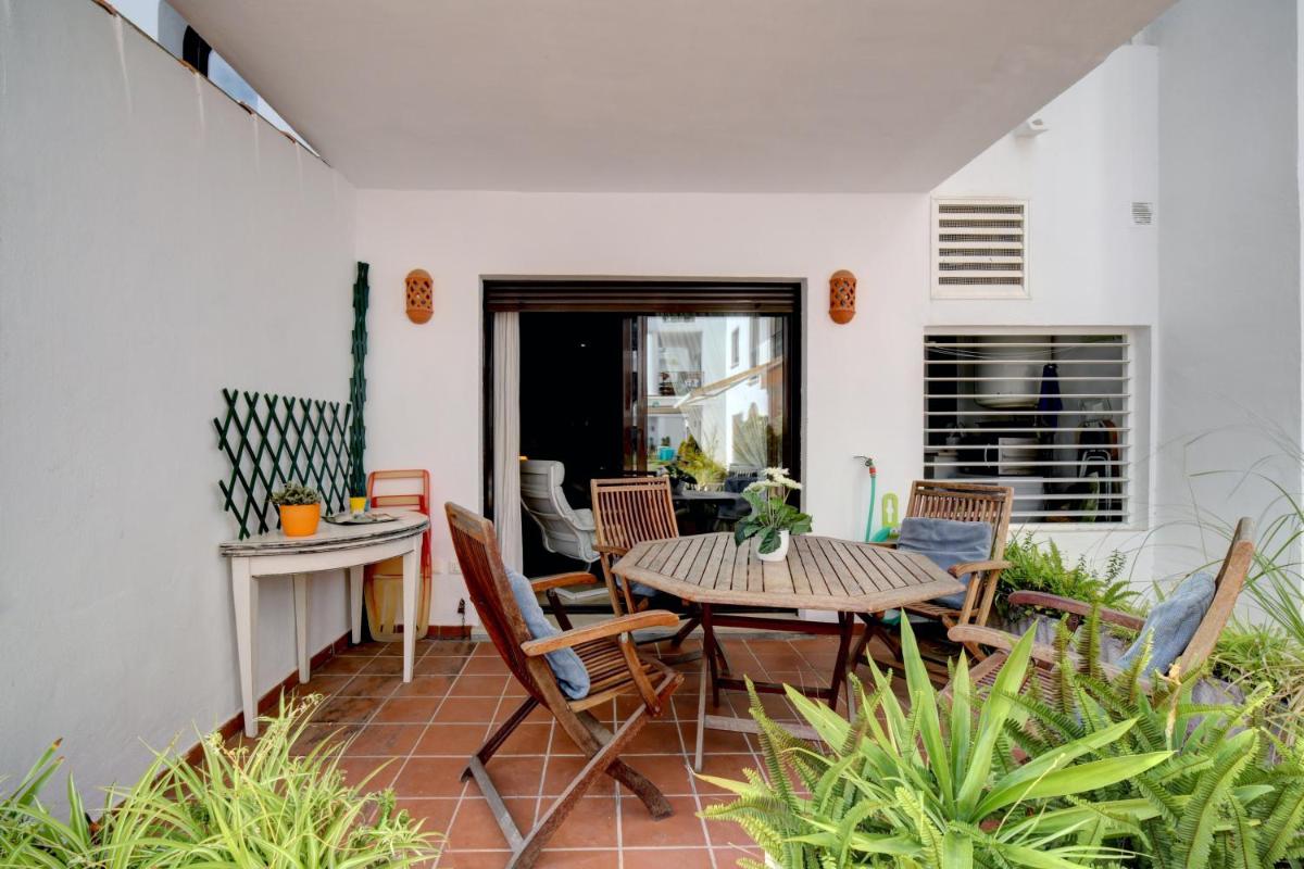 Apartamento 409 Marina Real Puerto de la Duquesa playa - Hizvo