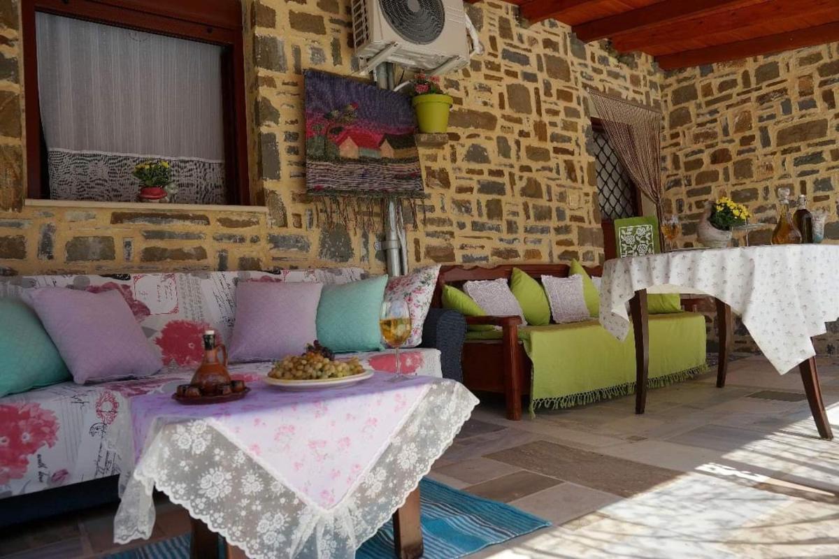 Stavies Traditional Stone House - Housity