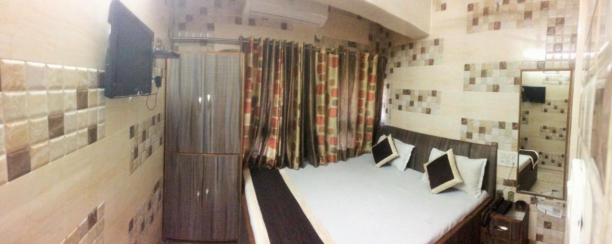 Ajanta Hotel 100 Mtrs Railway Station & 400 Mtrs Dargah - Housity