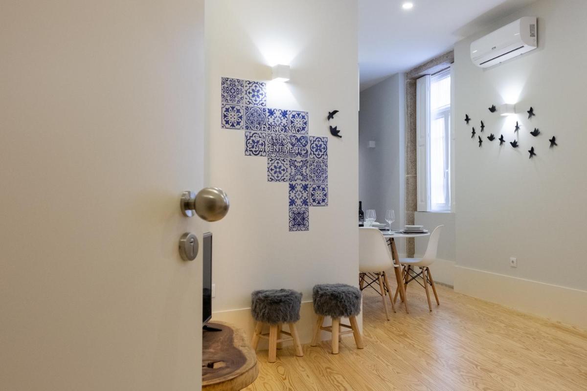 Sunday - Alda's Vintage Apartments with Free Parking - Housity