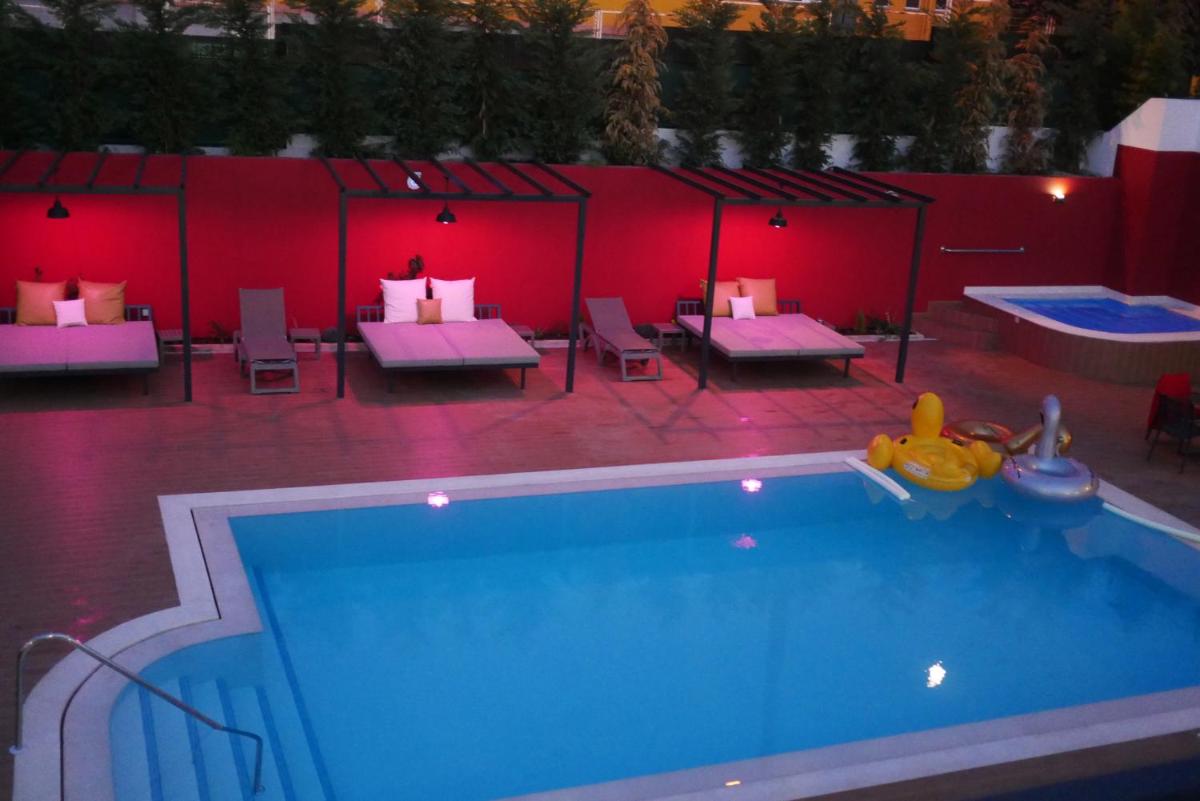 A piscina em ou perto de Villa 3 Caparica - Lisbon Gay Beach Resort
