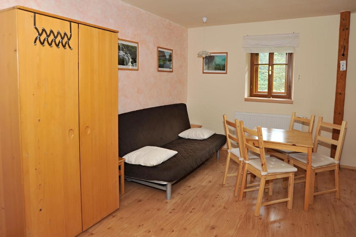 Rodinné ubytování Debrné - Housity