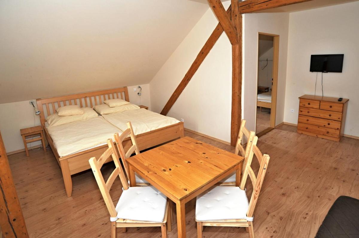 Rodinné ubytování Debrné - Housity