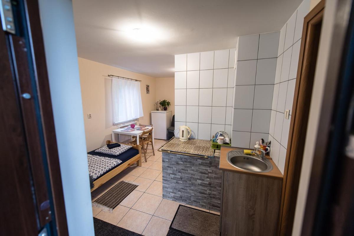 Pokoje Go?cinne Le?ny Zak?tek - Housity