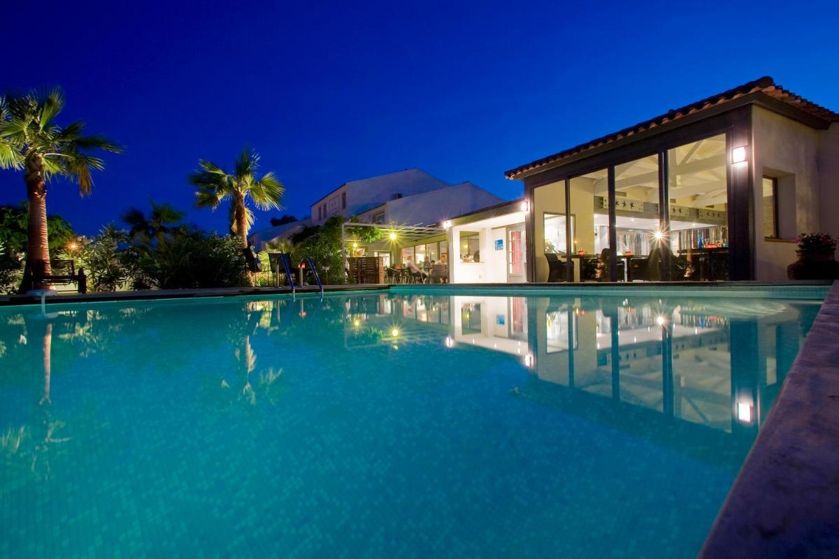 Piscine de l'établissement Golfe Hôtel & Spa Porto-Vecchio ou située à proximité