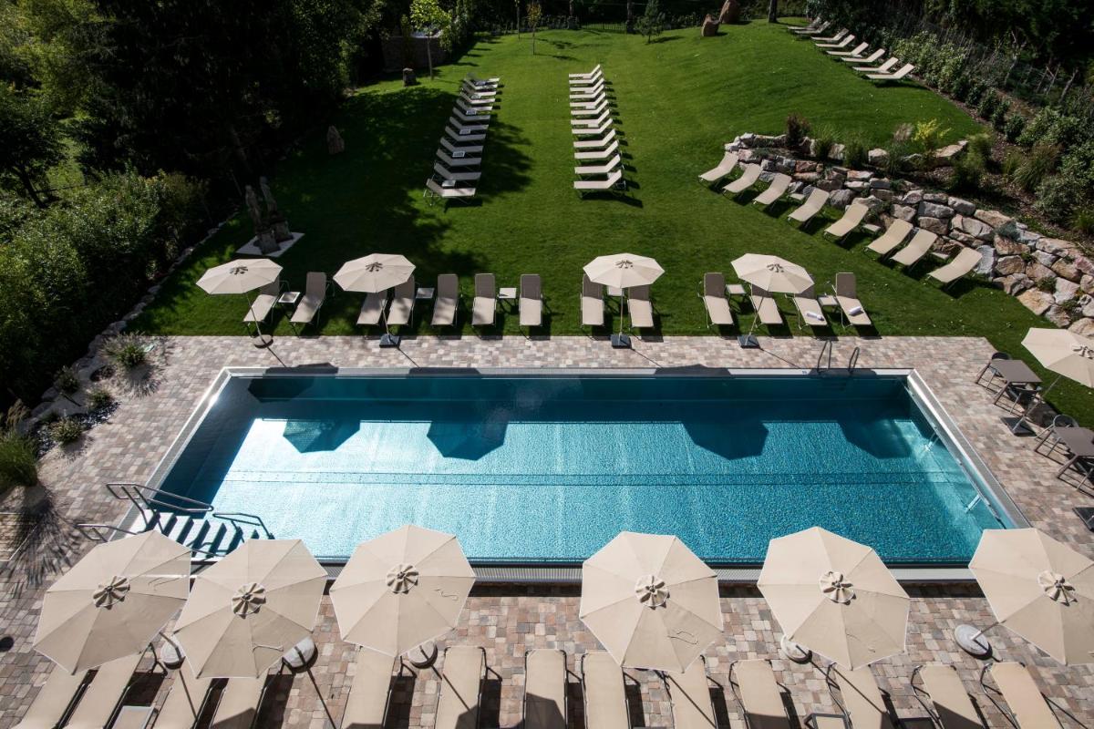 Piscine de l'établissement Hostellerie Des Châteaux & Spa ou située à proximité