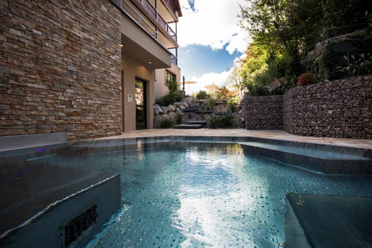 Piscine de l'établissement Hostellerie Des Châteaux & Spa ou située à proximité