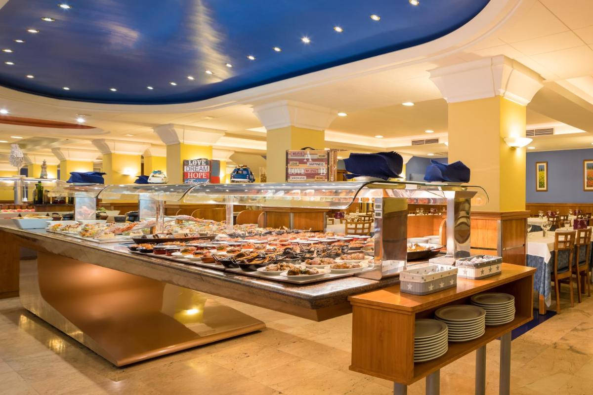 Comida en o cerca de este hotel