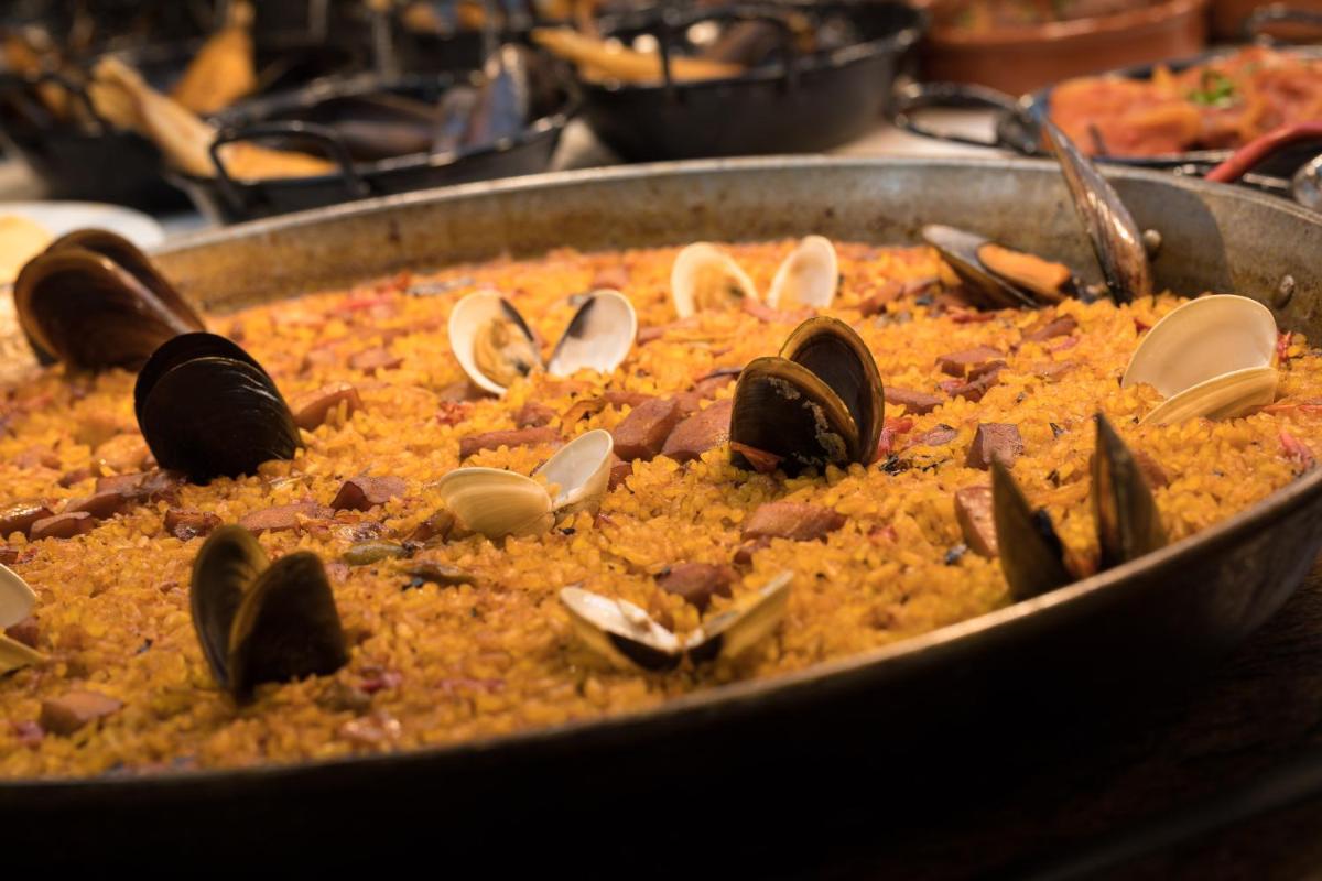 Comida en o cerca de este hotel