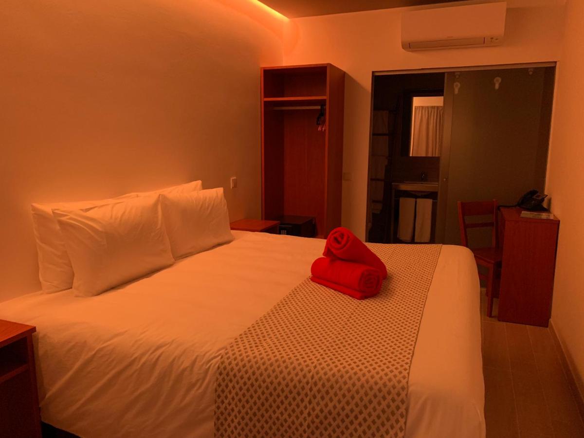 Uma cama ou camas num quarto em Villa 3 Caparica - Lisbon Gay Beach Resort