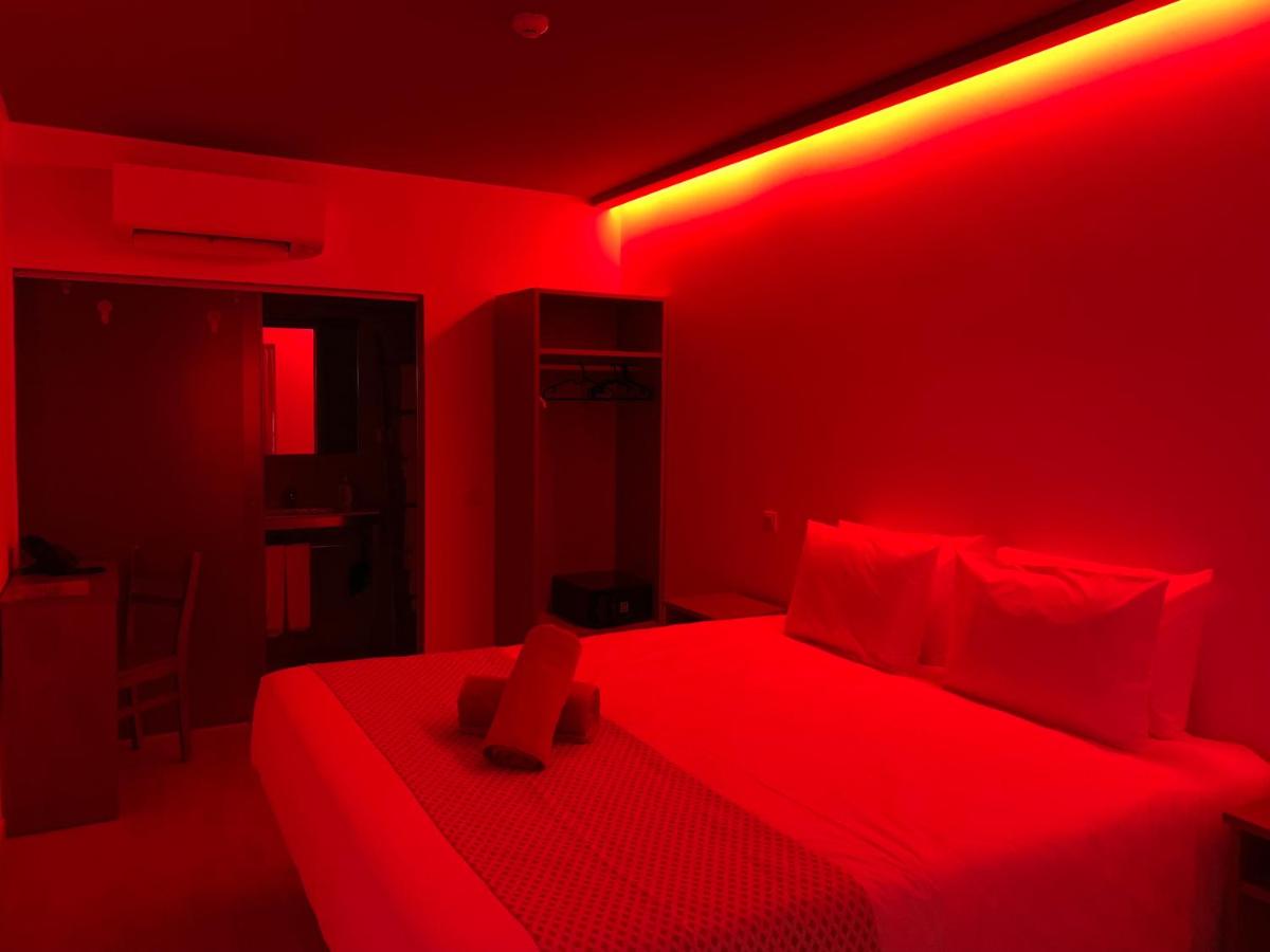 Uma cama ou camas num quarto em Villa 3 Caparica - Lisbon Gay Beach Resort