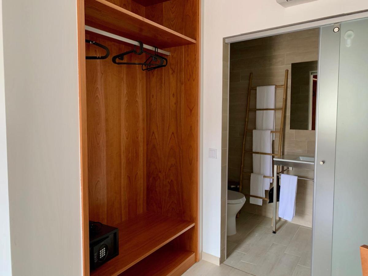 Uma casa de banho em Villa 3 Caparica - Lisbon Gay Beach Resort