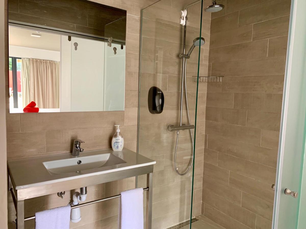 Uma casa de banho em Villa 3 Caparica - Lisbon Gay Beach Resort