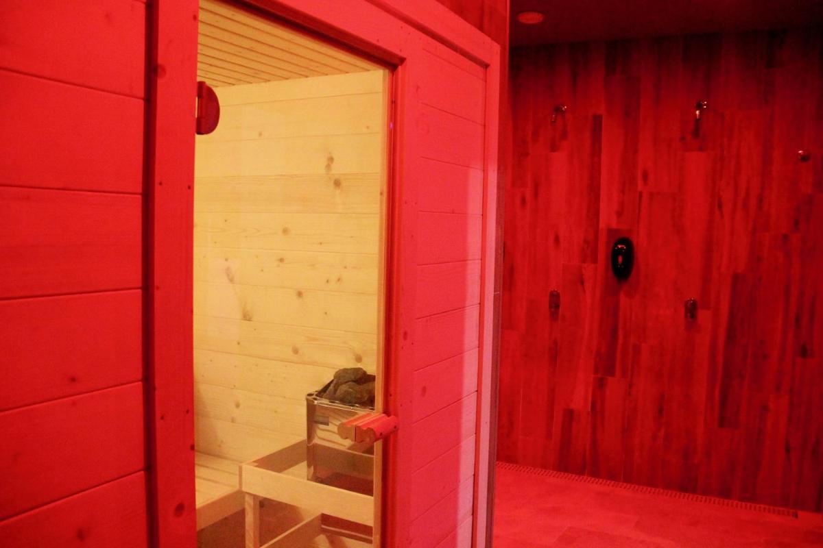 Uma casa de banho em Villa 3 Caparica - Lisbon Gay Beach Resort