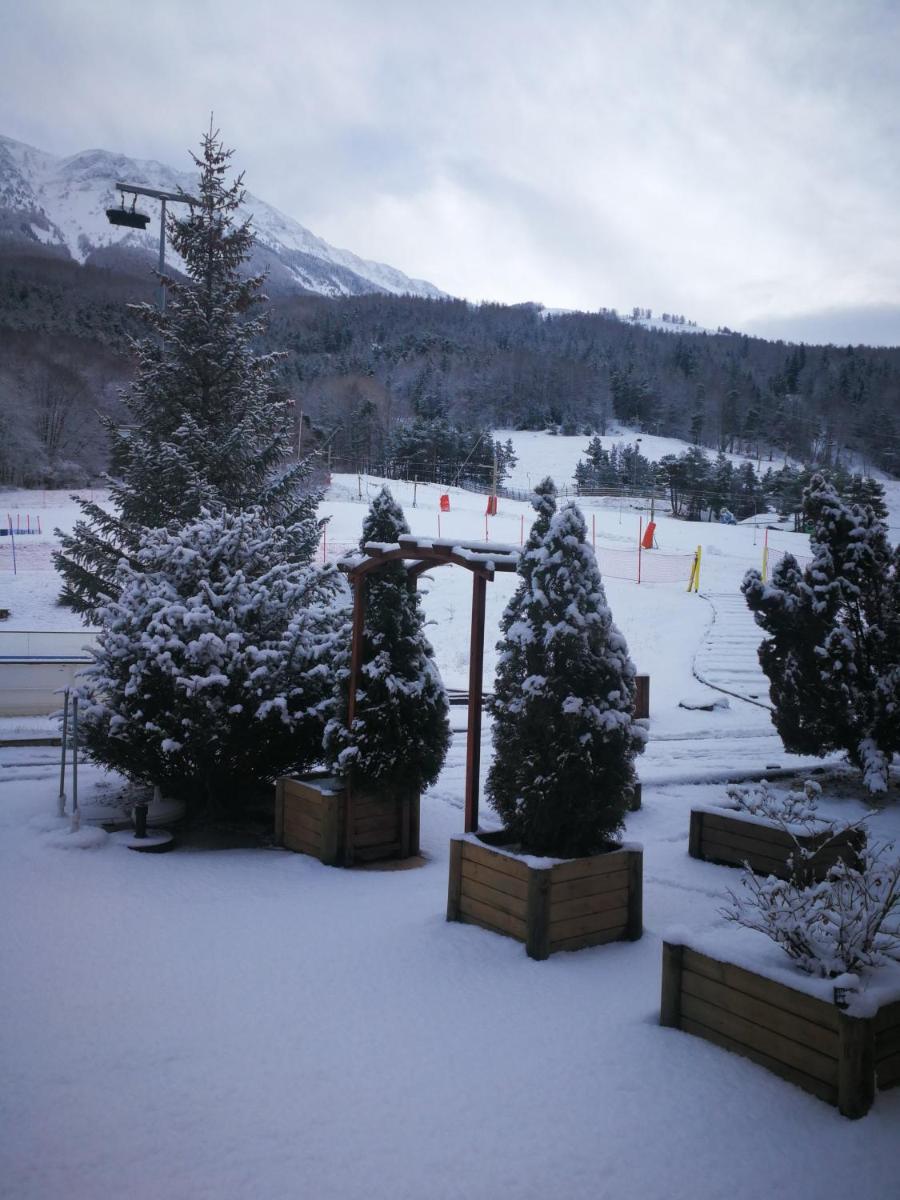 L'établissement Hôtel Espace Montclar en hiver