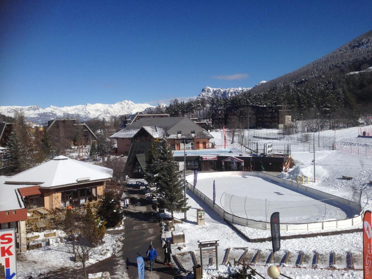 L'établissement Hôtel Espace Montclar en hiver