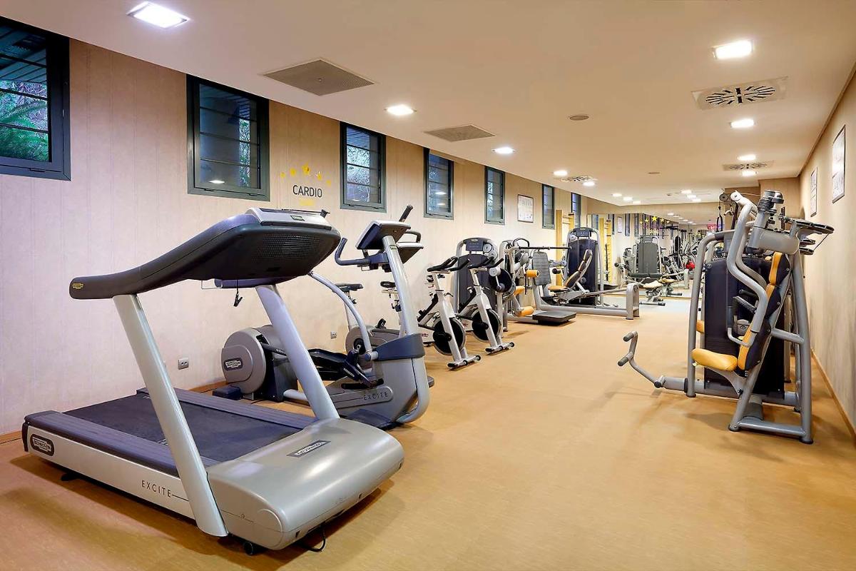 Gimnasio o instalaciones de fitness de Exe Estepona Thalasso & Spa- Adults Only