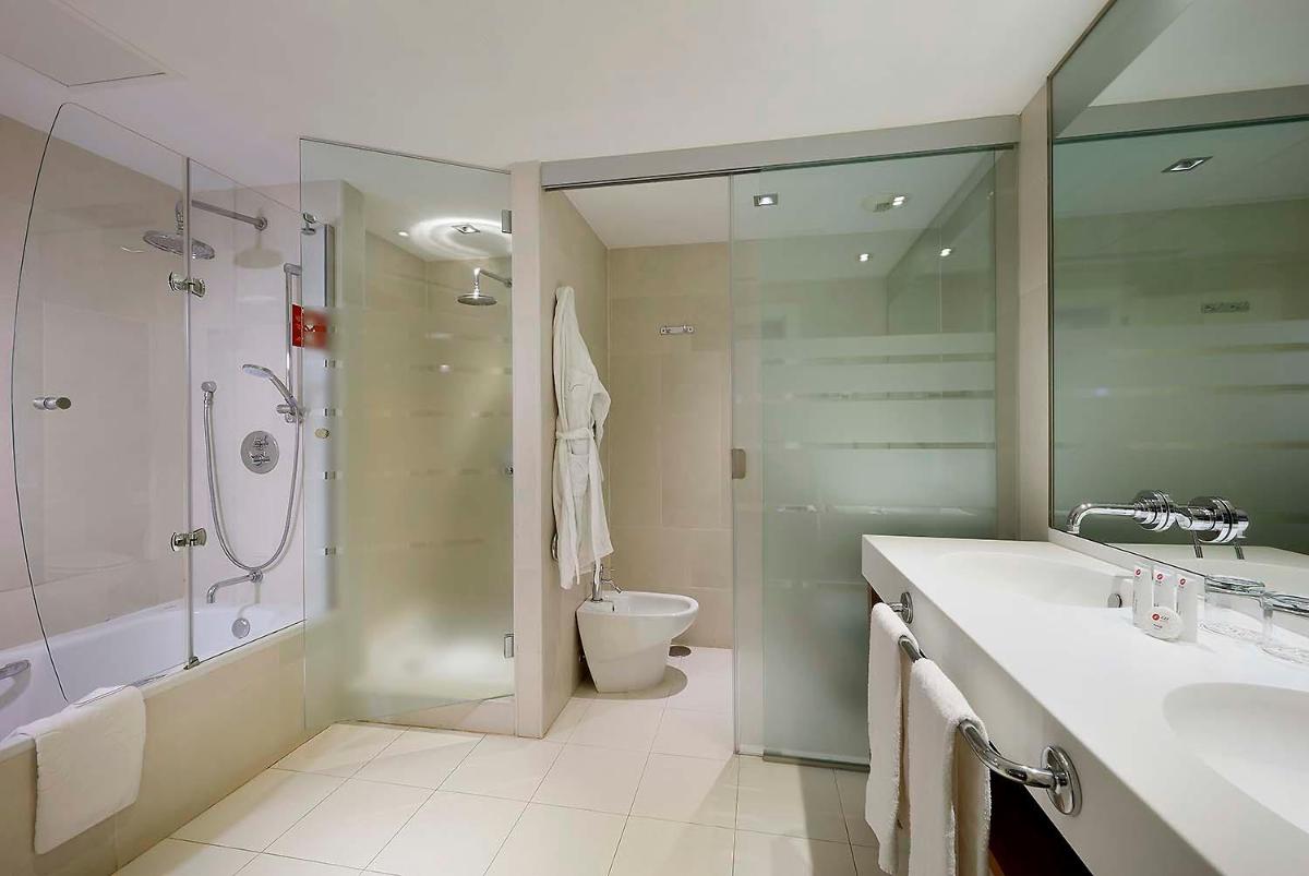 Un baño de Exe Estepona Thalasso & Spa- Adults Only