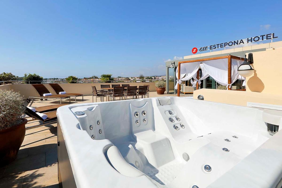 Un balcón o terraza de Exe Estepona Thalasso & Spa- Adults Only