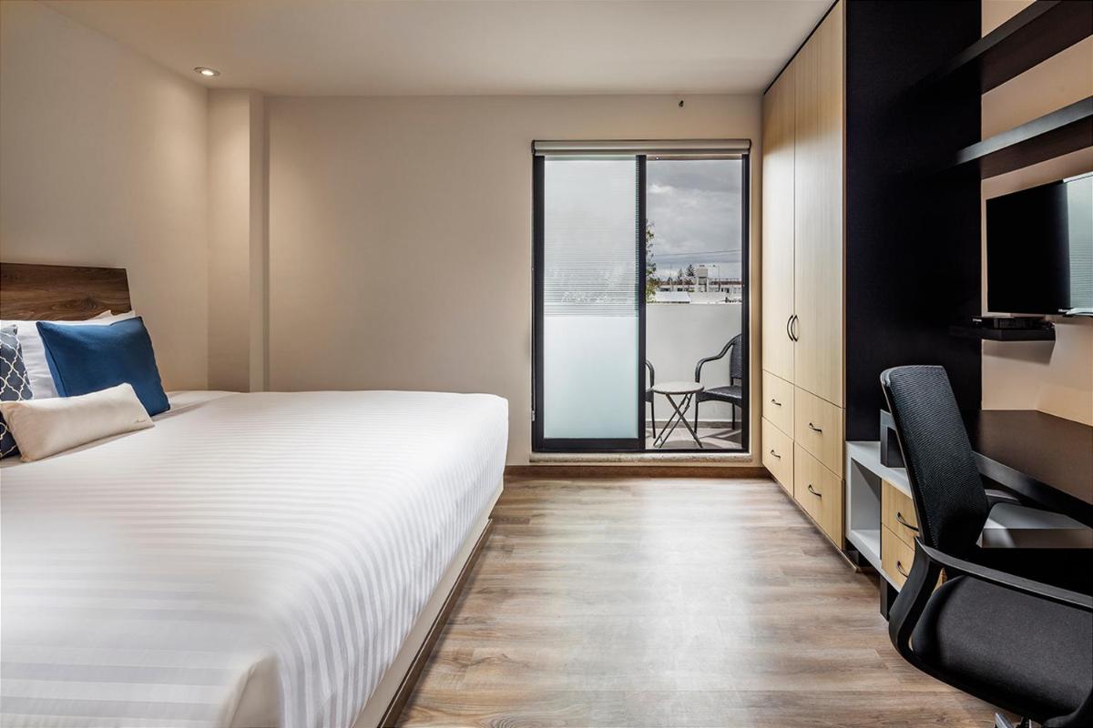 ROOM Hotel & Suites - Hizvo