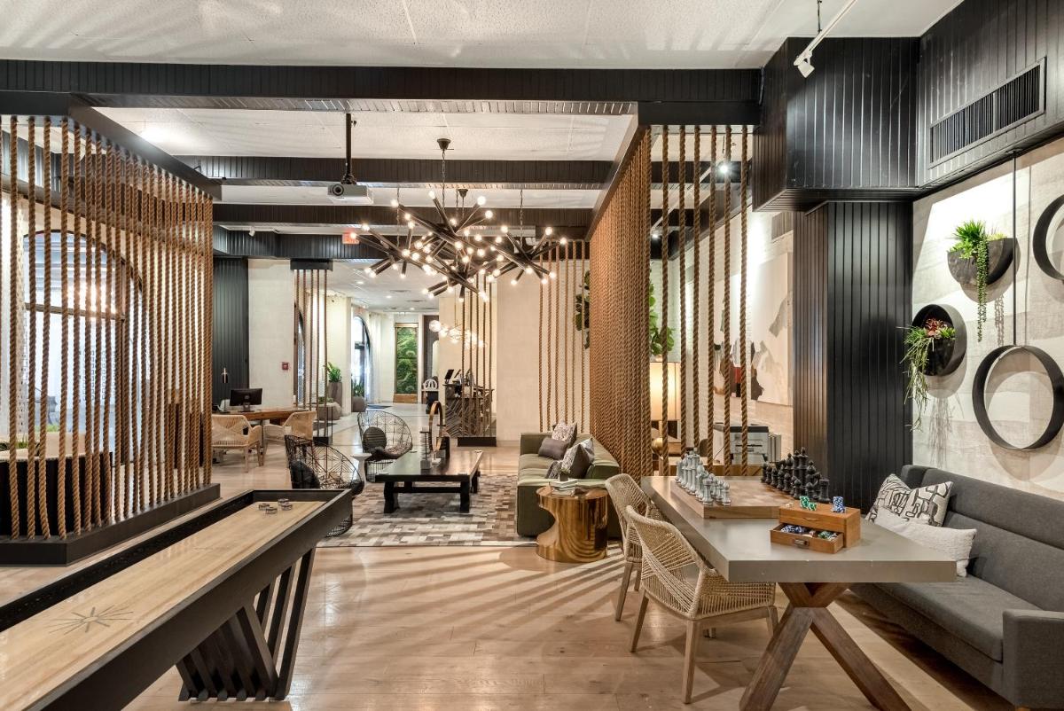 Riverwalk Plaza Hotel - Housity