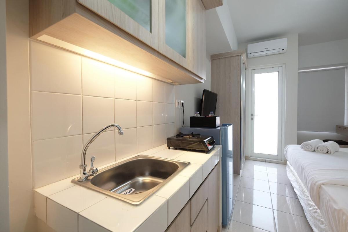 Minimalist Studio Room at The Springlake Apartment Sumarecon Bekasi By Travelio - Housity