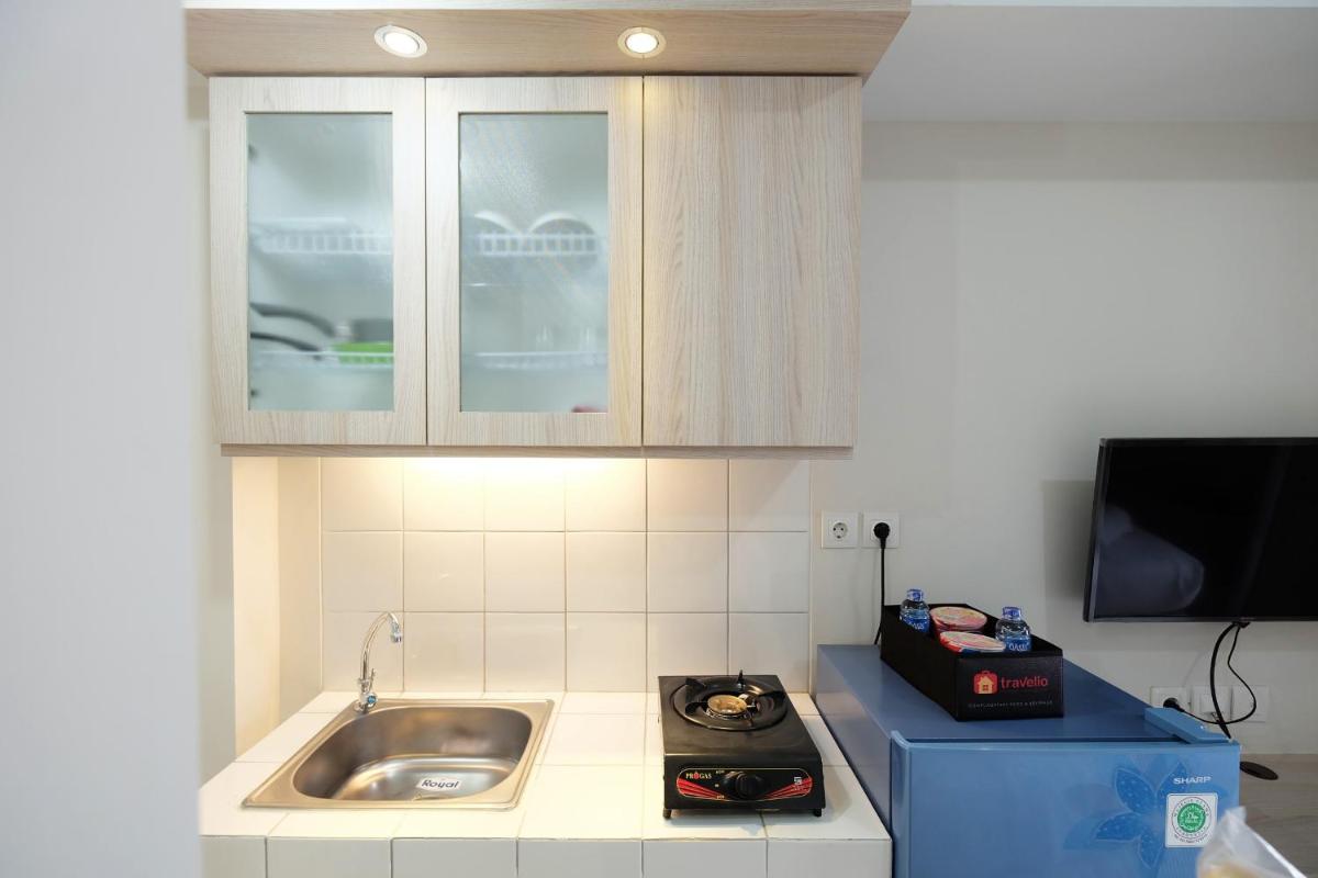 Minimalist Studio Room at The Springlake Apartment Sumarecon Bekasi By Travelio - Housity