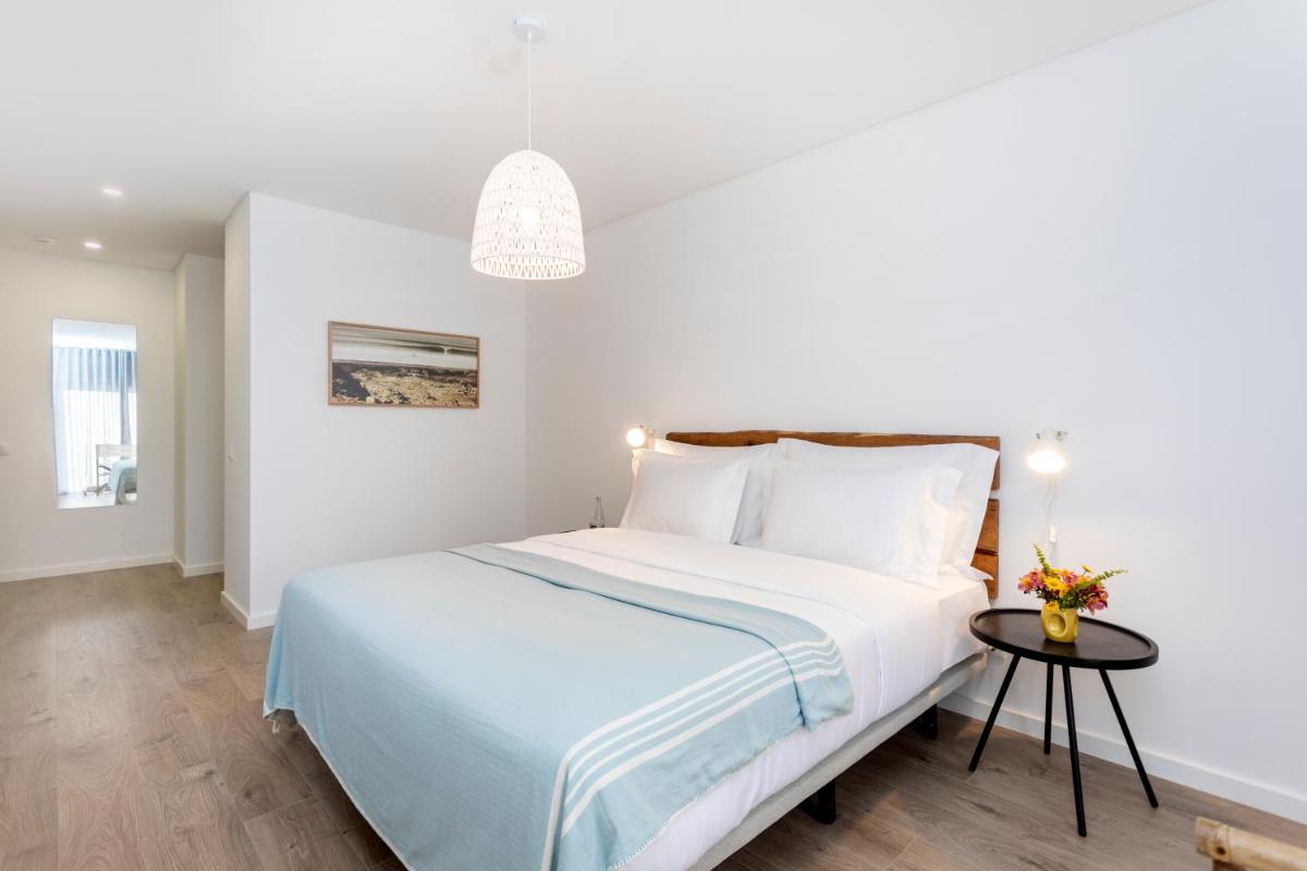 Uma cama ou camas num quarto em You and the sea