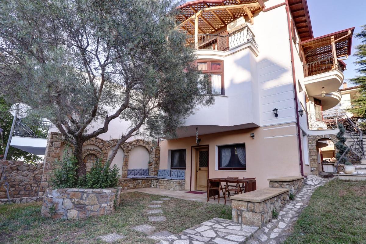 Aslanis-Souroti Garden FAMILY Suite - Housity