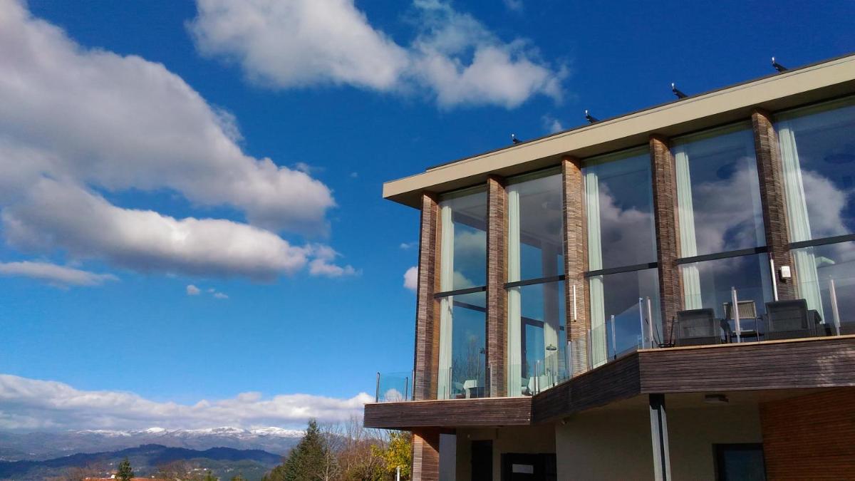Uma vista geral da montanha ou uma vista da montanha a partir do hotel