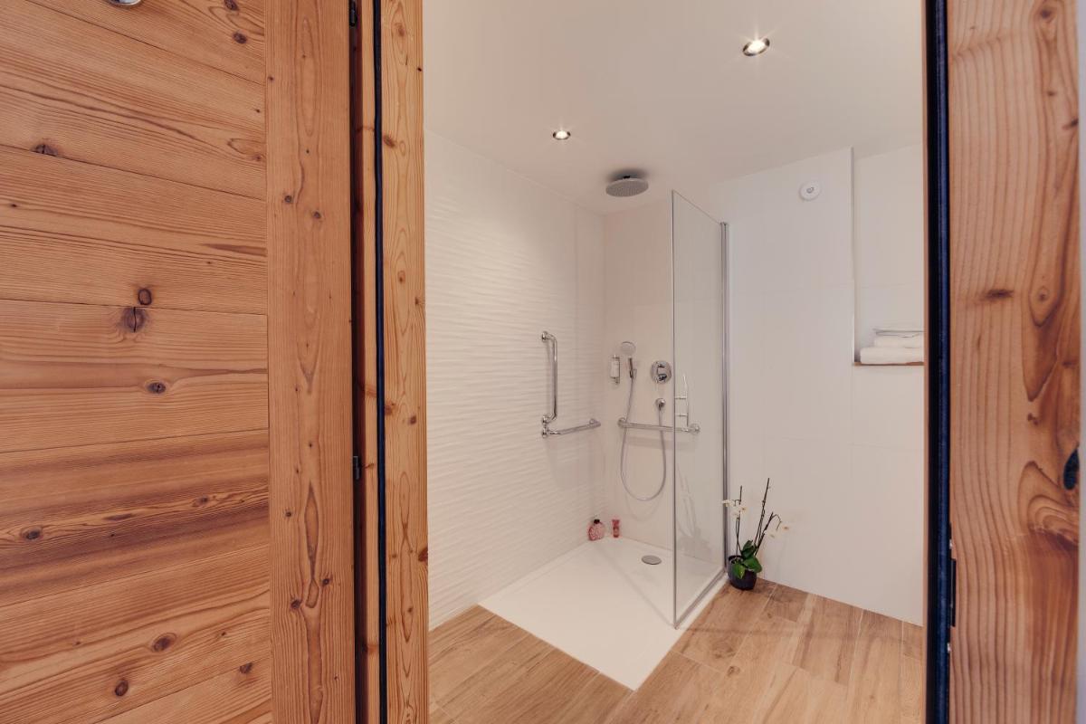 Salle de bains dans l'établissement Hôtel Avancher