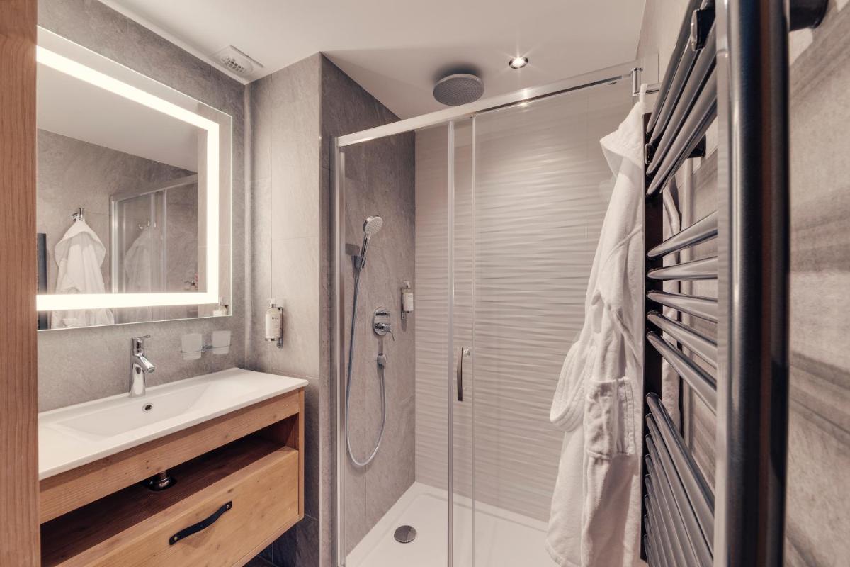Salle de bains dans l'établissement Hôtel Avancher